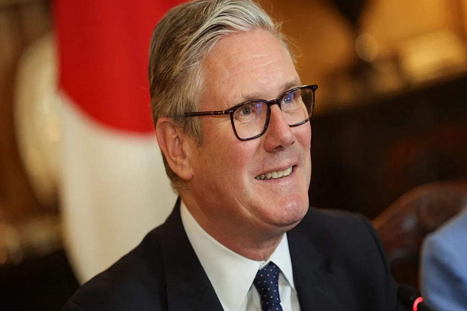 UK: Keir Starmer to Ban Social Media for Under-16s