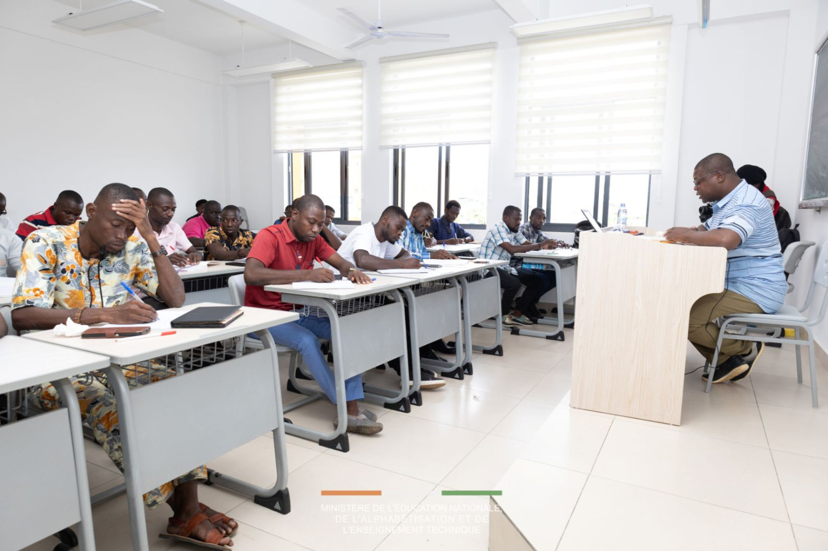 1,800 New Teachers Begin Training Before Starting in Ivory Coast Schools